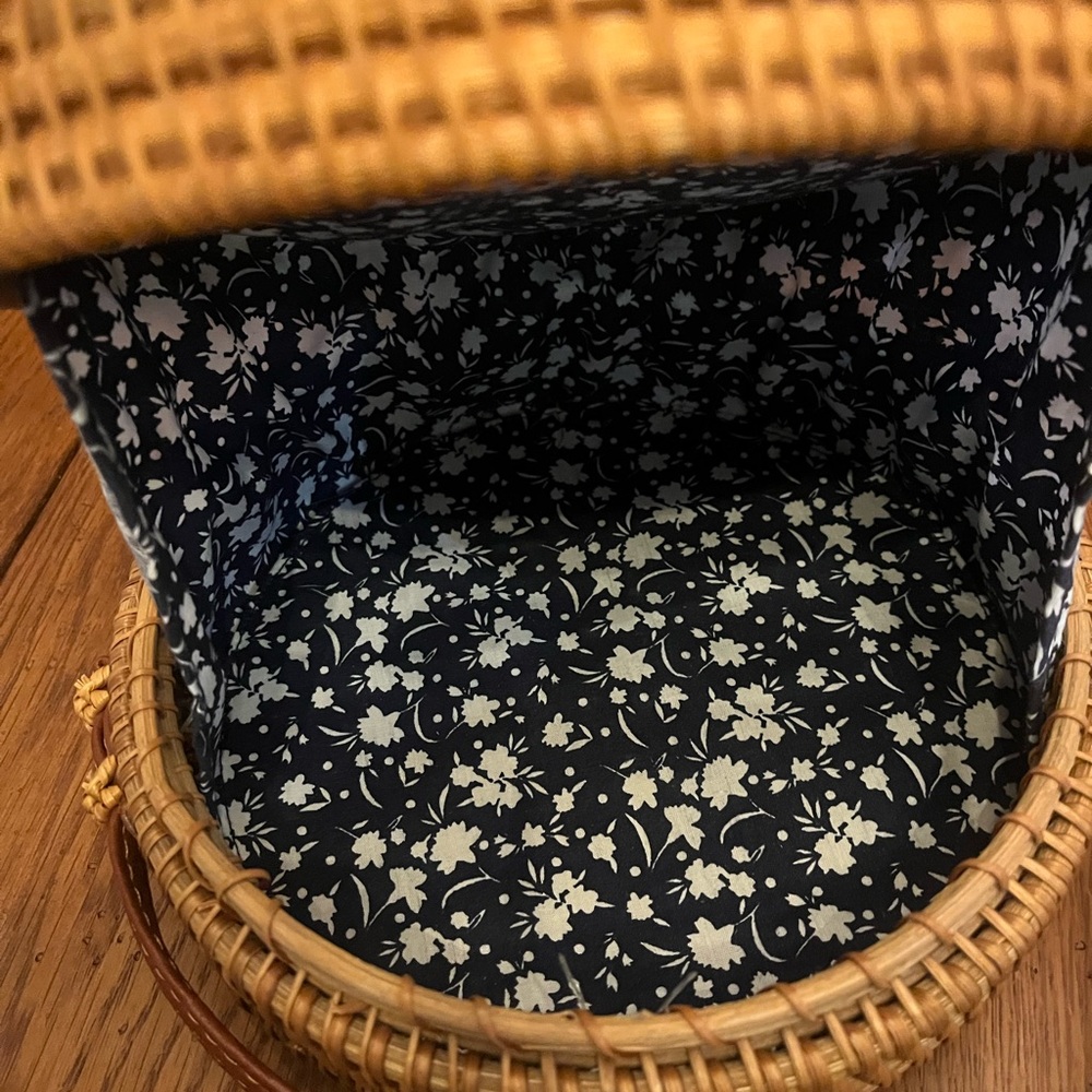 Handwoven Round Rattan Crossbody Bag 8x6 - Picture 6 of 7
